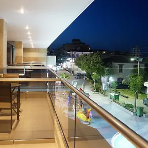 https://centrum-hotel.hotelschalkidiki.net