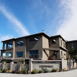 https://c-la-vie-melkbosstrand.hotels-capetown.com